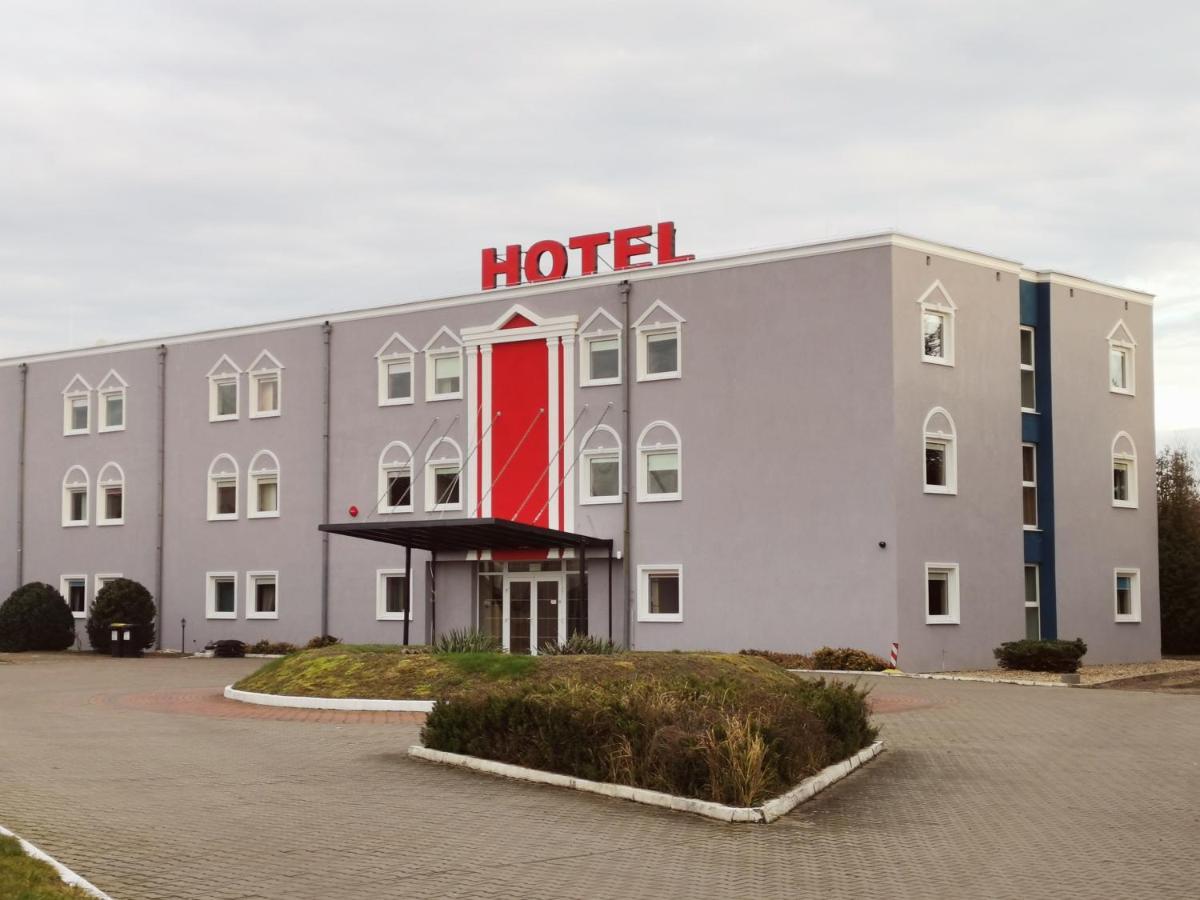 Hotel Holidays Слубице Экстерьер фото